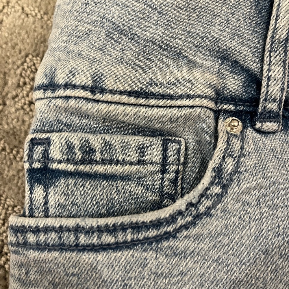 PacSun Light Wash Denim Jean Shorts - Picture 5 of 6